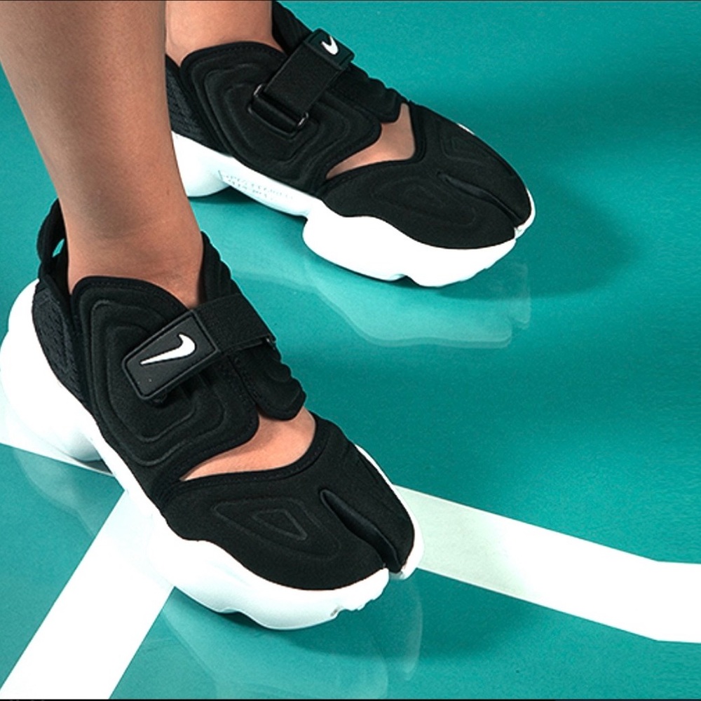 Nike Women's Black and White Aqua Rifts